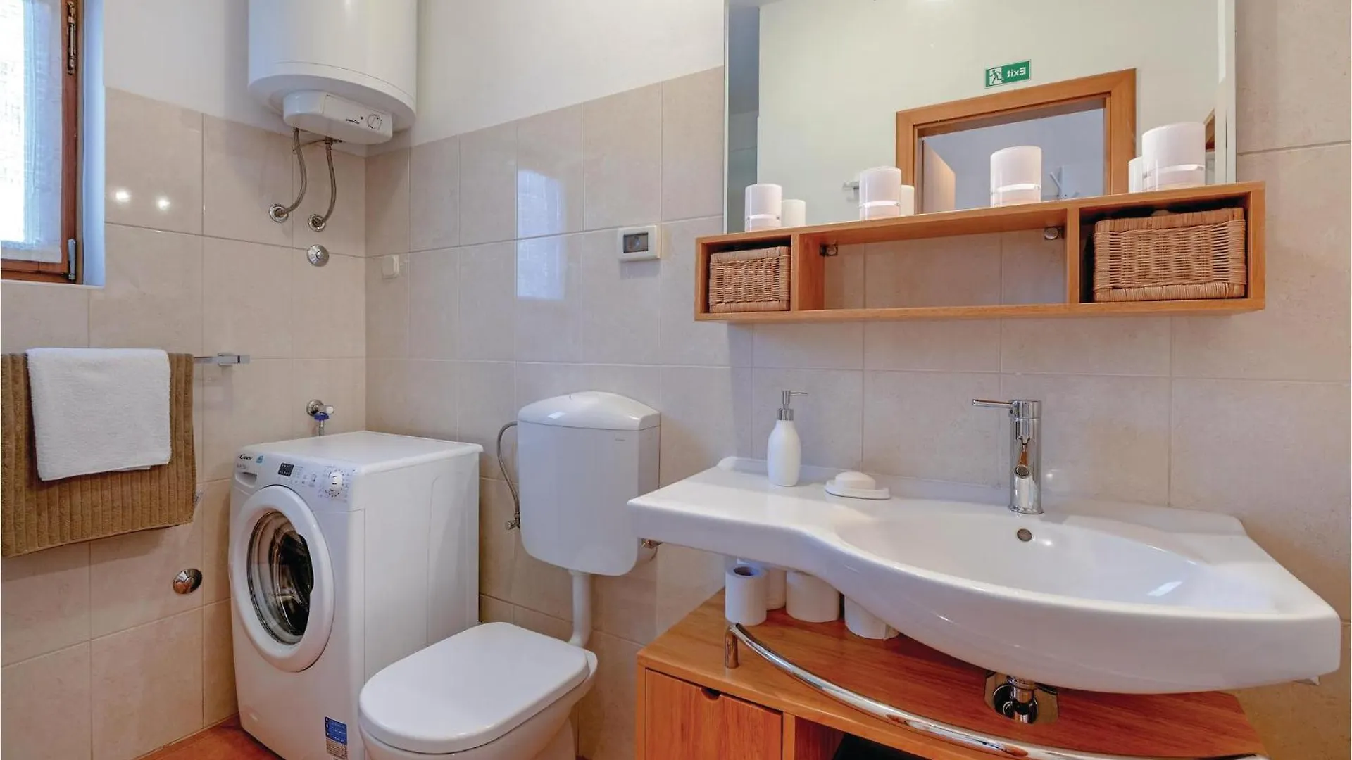 بيت للعطل Beautiful Home In Bale With Kitchen