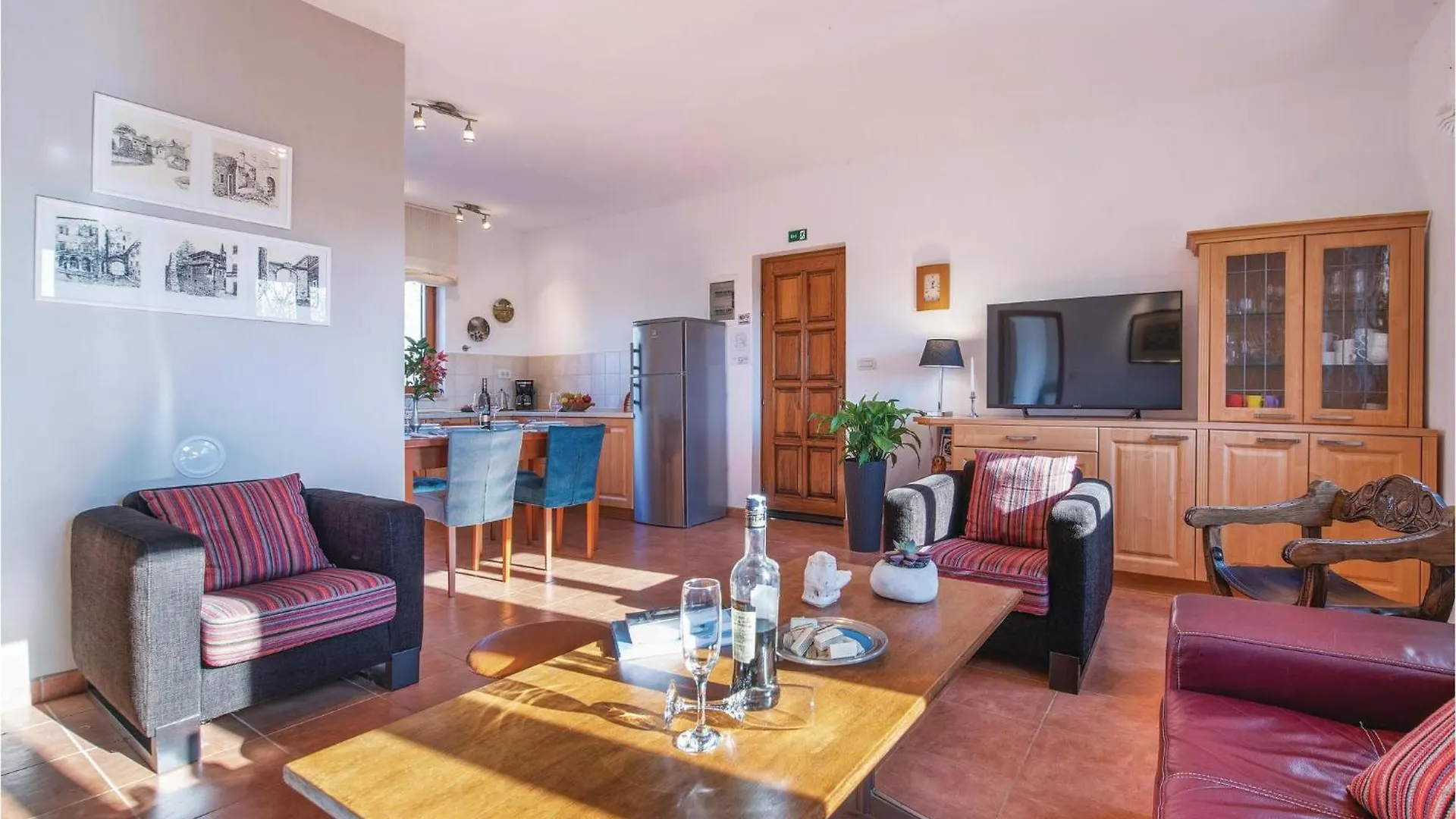 بيت للعطل Beautiful Home In Bale With Kitchen